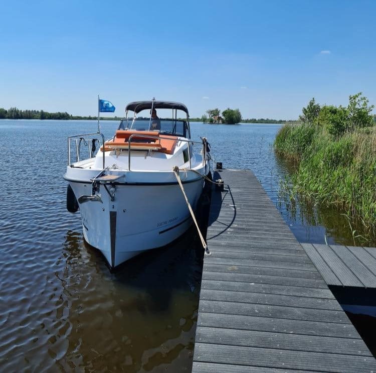 Nexus Revo 870 Electric at a Marrekrite mooring