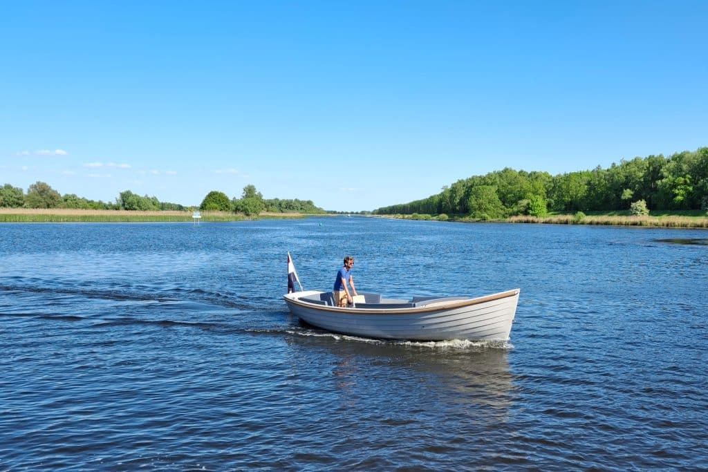Luxe elektrische sloep huren in Vollenhove, Zwolle, Zwartsluis