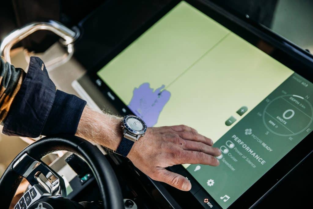 Eelex 8000 from X Shore, the first full high performance electric tender