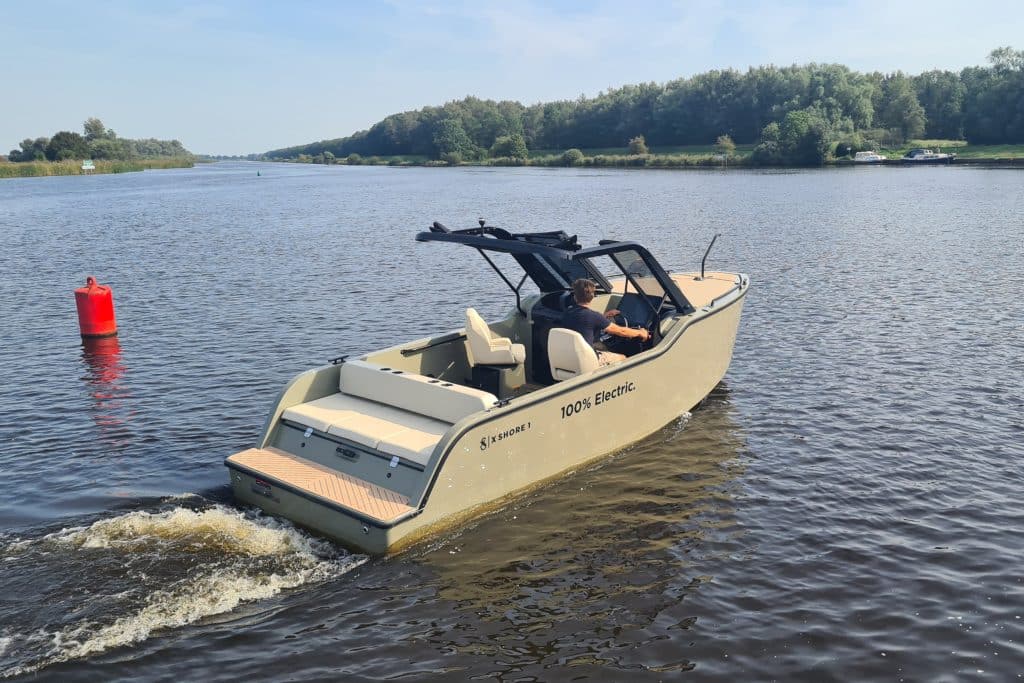 X Shore 1 Tender Electric huren voor een heerlijk dagje uit met familie en vrienden
