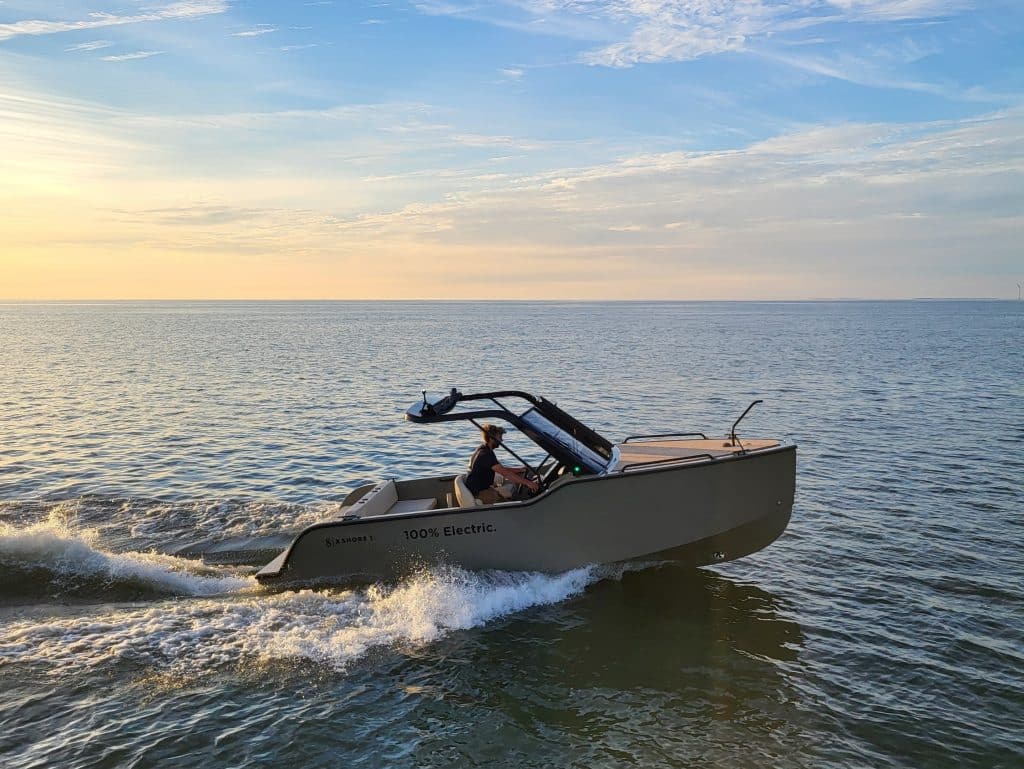X Shore 1 Top Electric - high performance tender