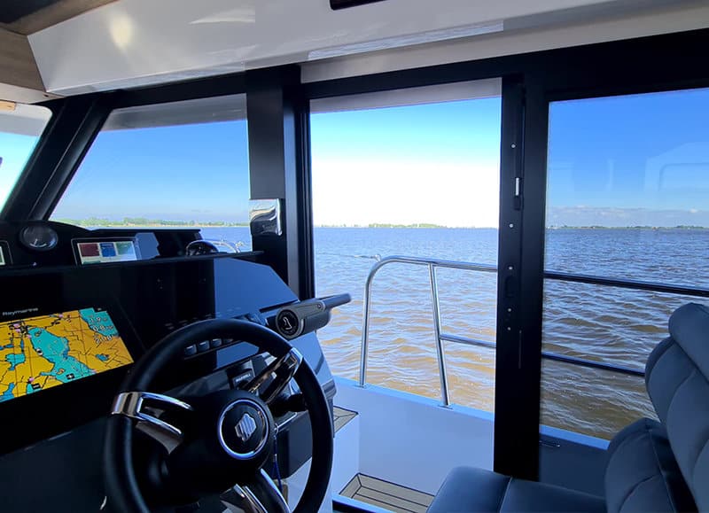 Charter a boat in Friesland without a boating licence