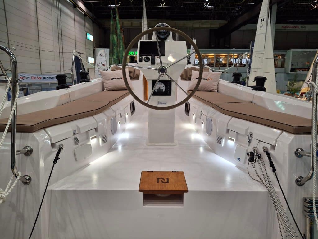 The new Maxus 31 is a compact and modern cruising boat