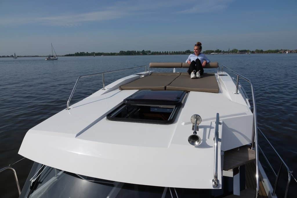 Heerlijk ontspannen op het zonnedek van de Northman 1200