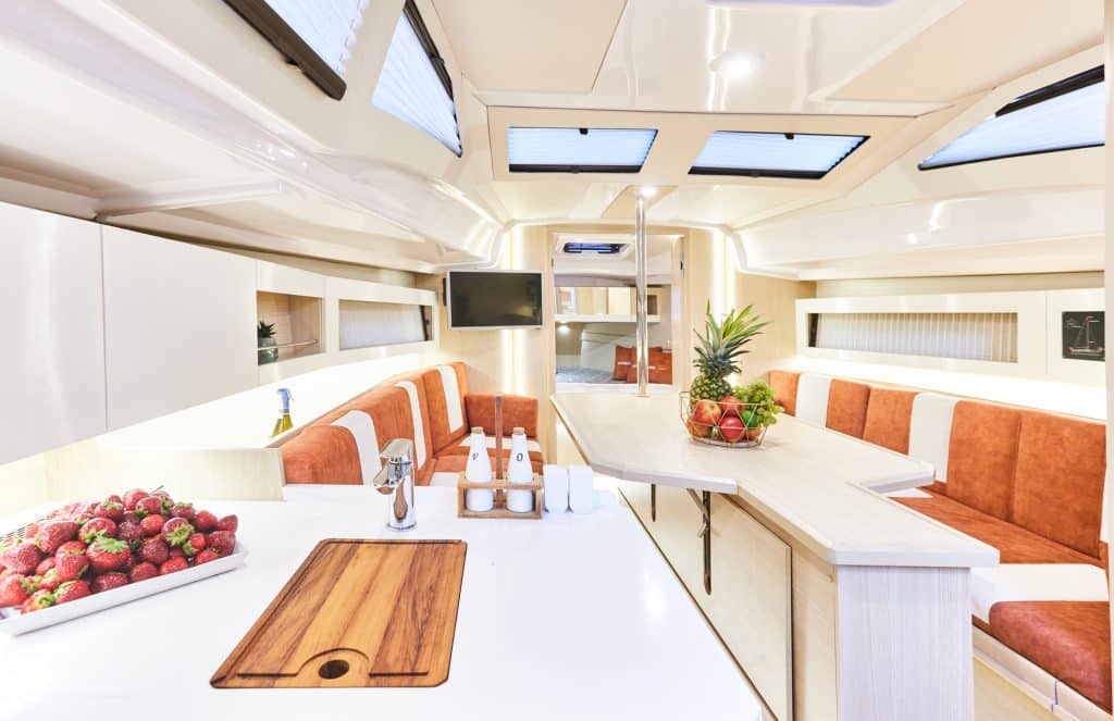 Interior Maxus 34 Electric