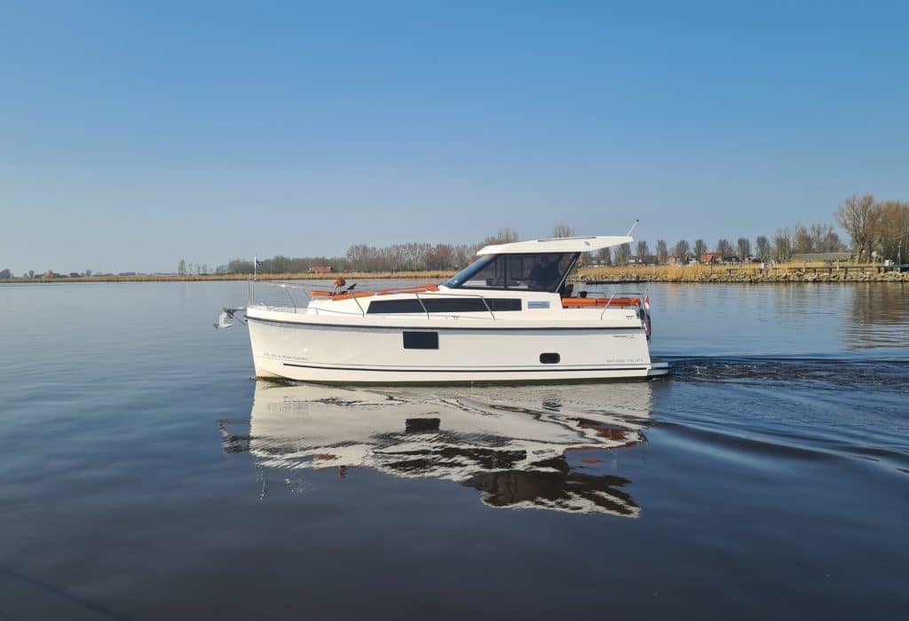 Want to buy a four persons motorboat? Look no further.